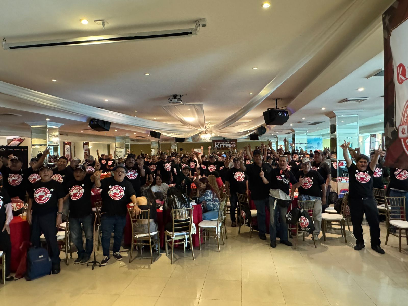 Kuroda festeja a los plomeros en su día en Culiacán