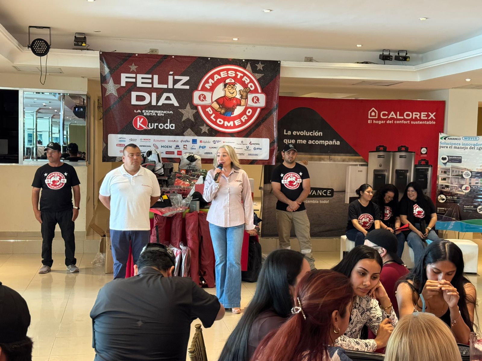 Kuroda festeja a los plomeros en su día en Culiacán