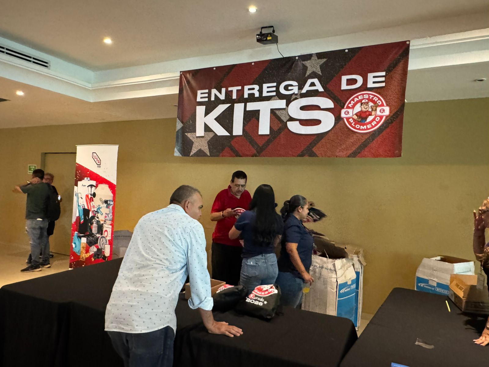Kuroda festeja a los plomeros en su día en Culiacán