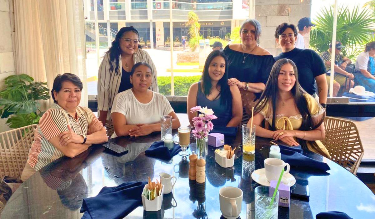 Vibra Radio y Los Noticieristas celebran a las mamás con desayuno especial en Palmarés Mazatlán, Sinaloa