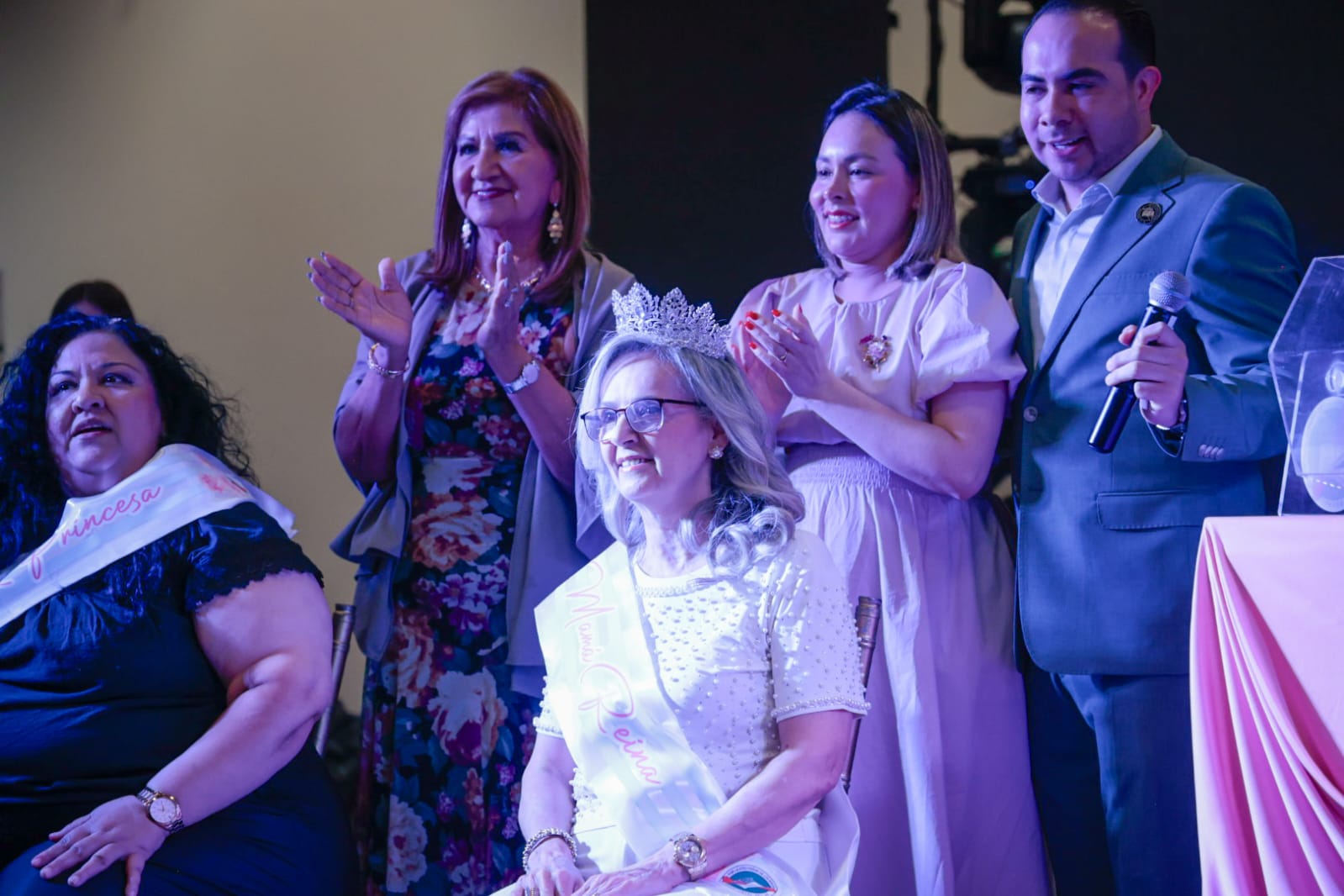 María Teresa Guerra Ochoa, Yeraldine Bonilla y Michel Benítez