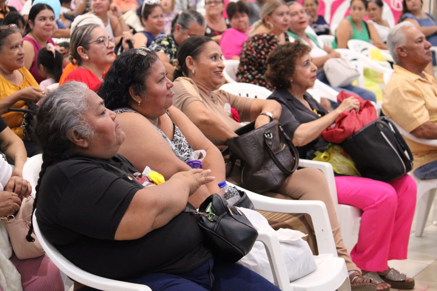 Festejo para mamás en Plaza Acaya, Mazatlán