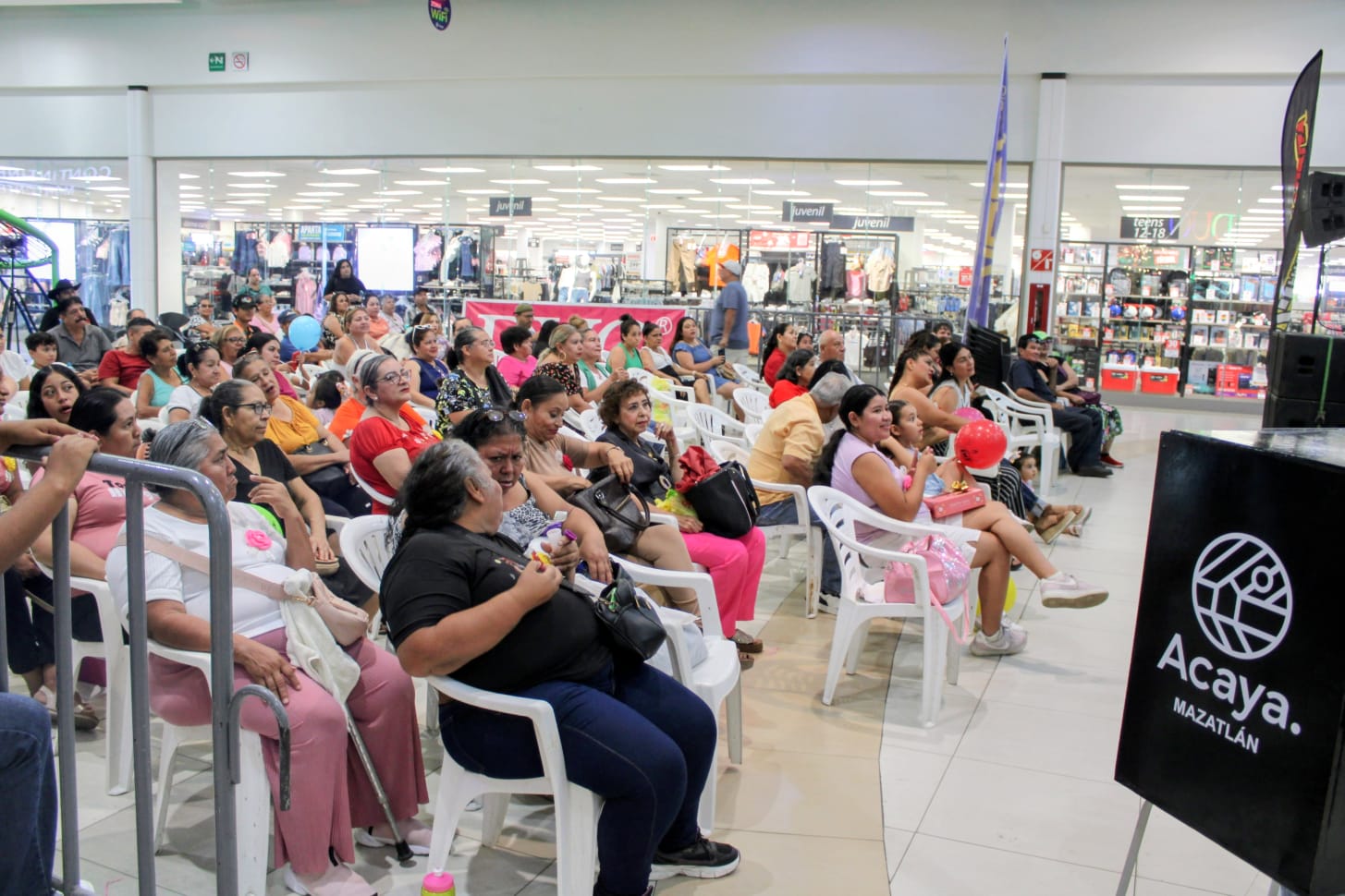 Festejo para mamás en Plaza Acaya, Mazatlán