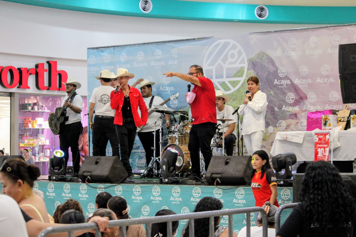 Festejo para mamás en Plaza Acaya, Mazatlán