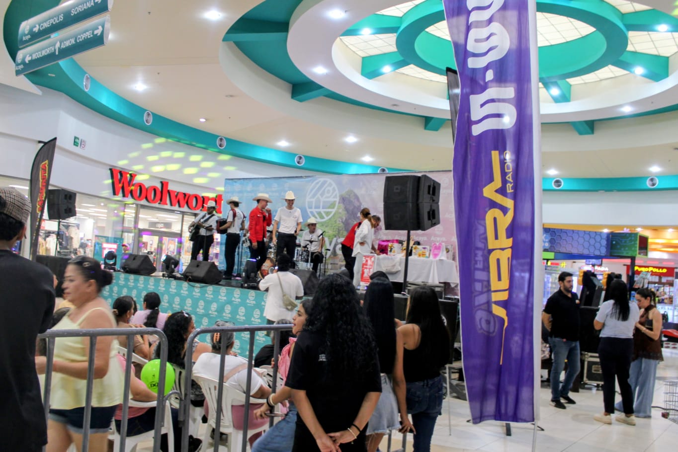 Festejo para mamás en Plaza Acaya, Mazatlán