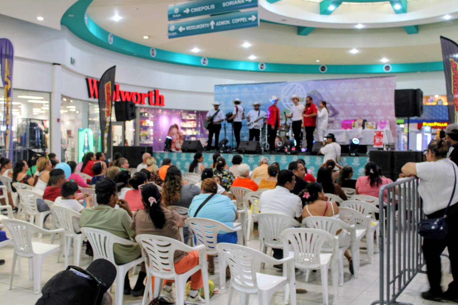Festejo para mamás en Plaza Acaya, Mazatlán