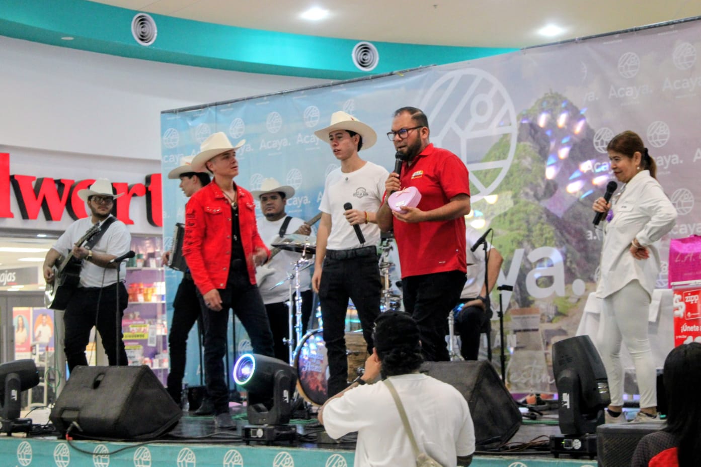 Festejo para mamás en Plaza Acaya, Mazatlán