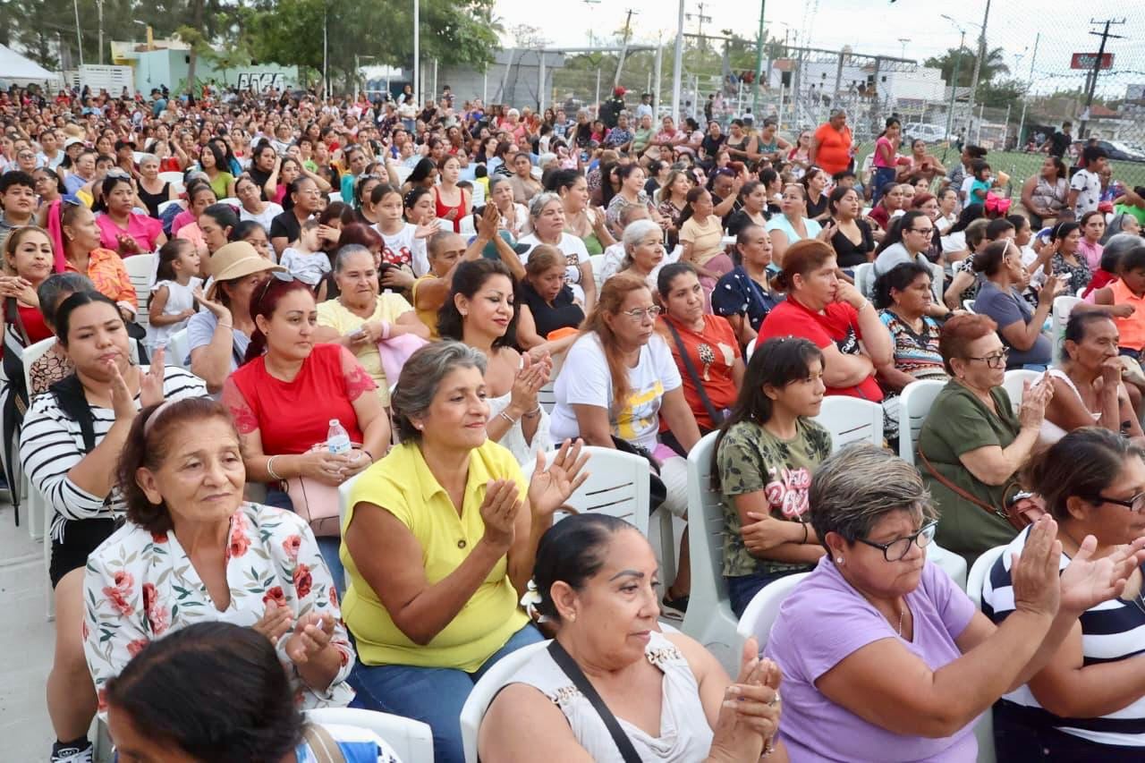 Festejo por el Día de las Madres en Mazatlán