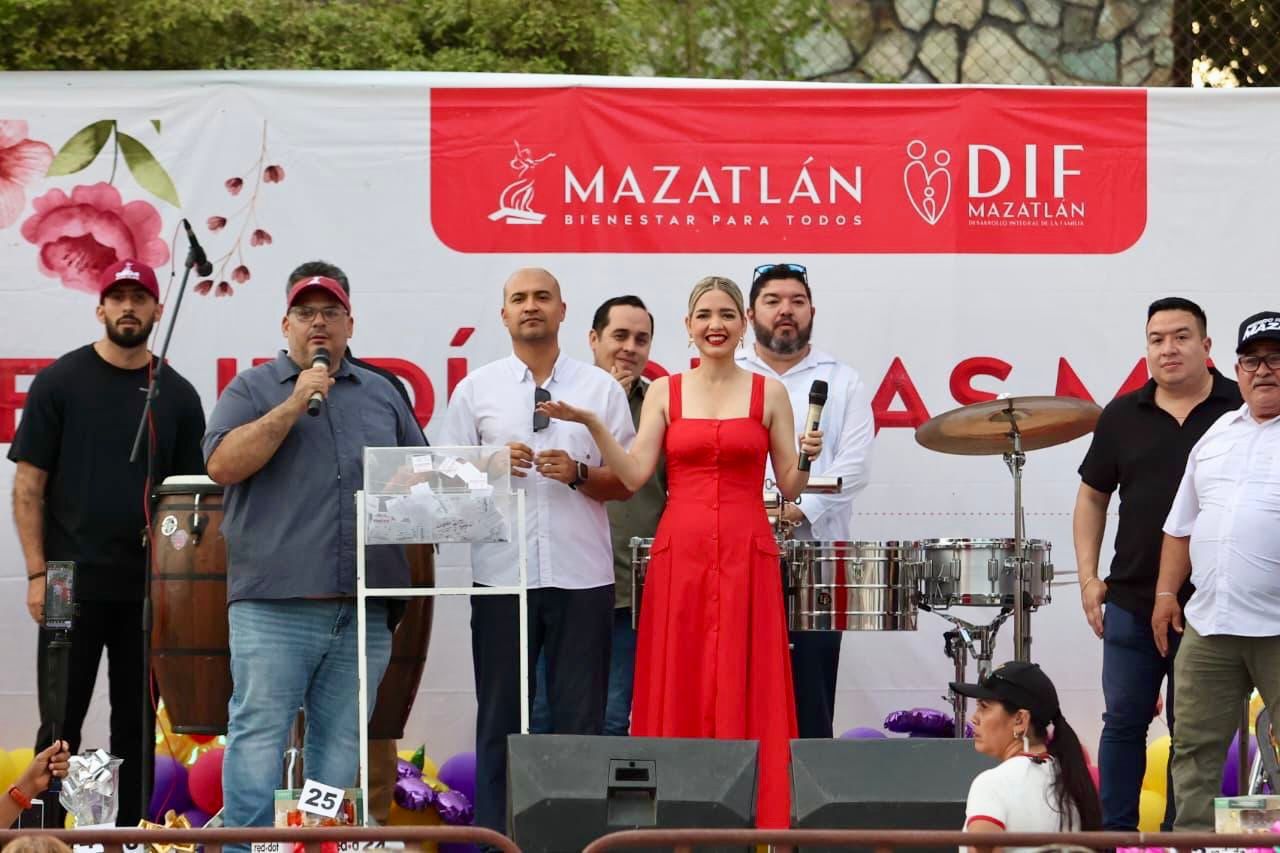 Festejo por el Día de las Madres en Mazatlán