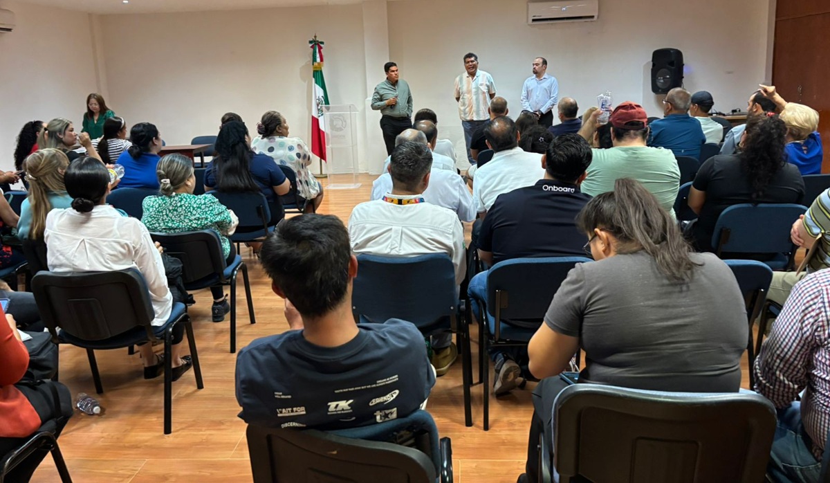 Fiscalía de Sinaloa se reúne con comerciantes de Plaza Fiesta Las Palmas