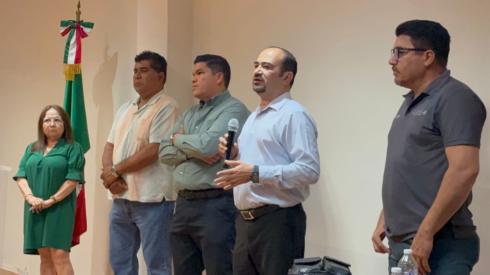 Fiscalía de Sinaloa se reúne con comerciantes de Plaza Fiesta Las Palmas