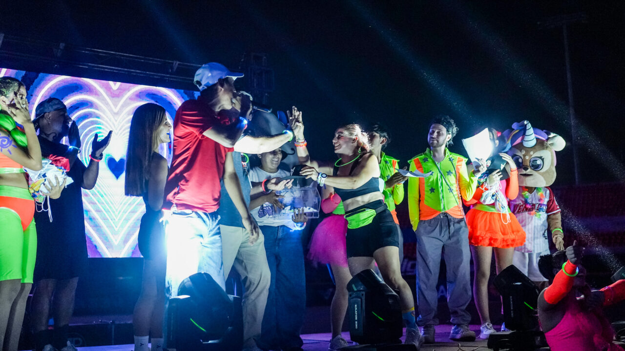 MazFest celebra su cuarto aniversario con fiesta neón