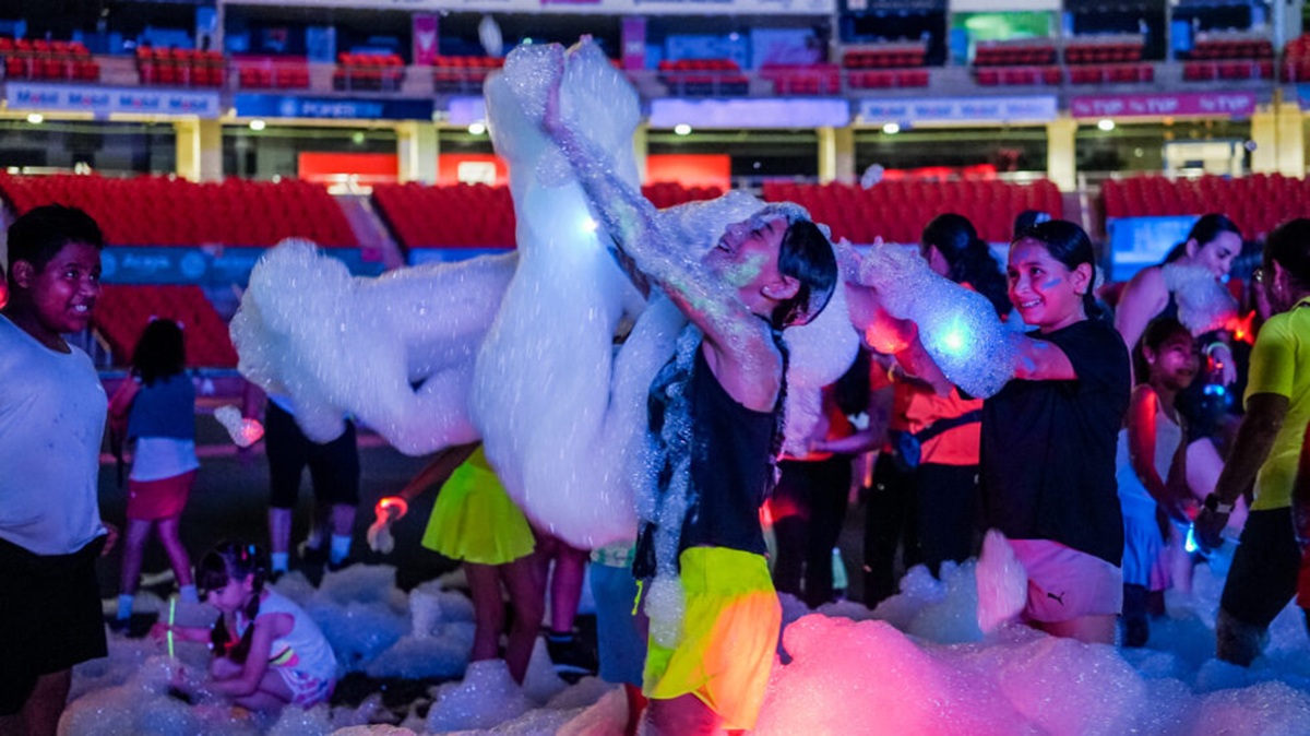 MazFest celebra su cuarto aniversario con fiesta neón