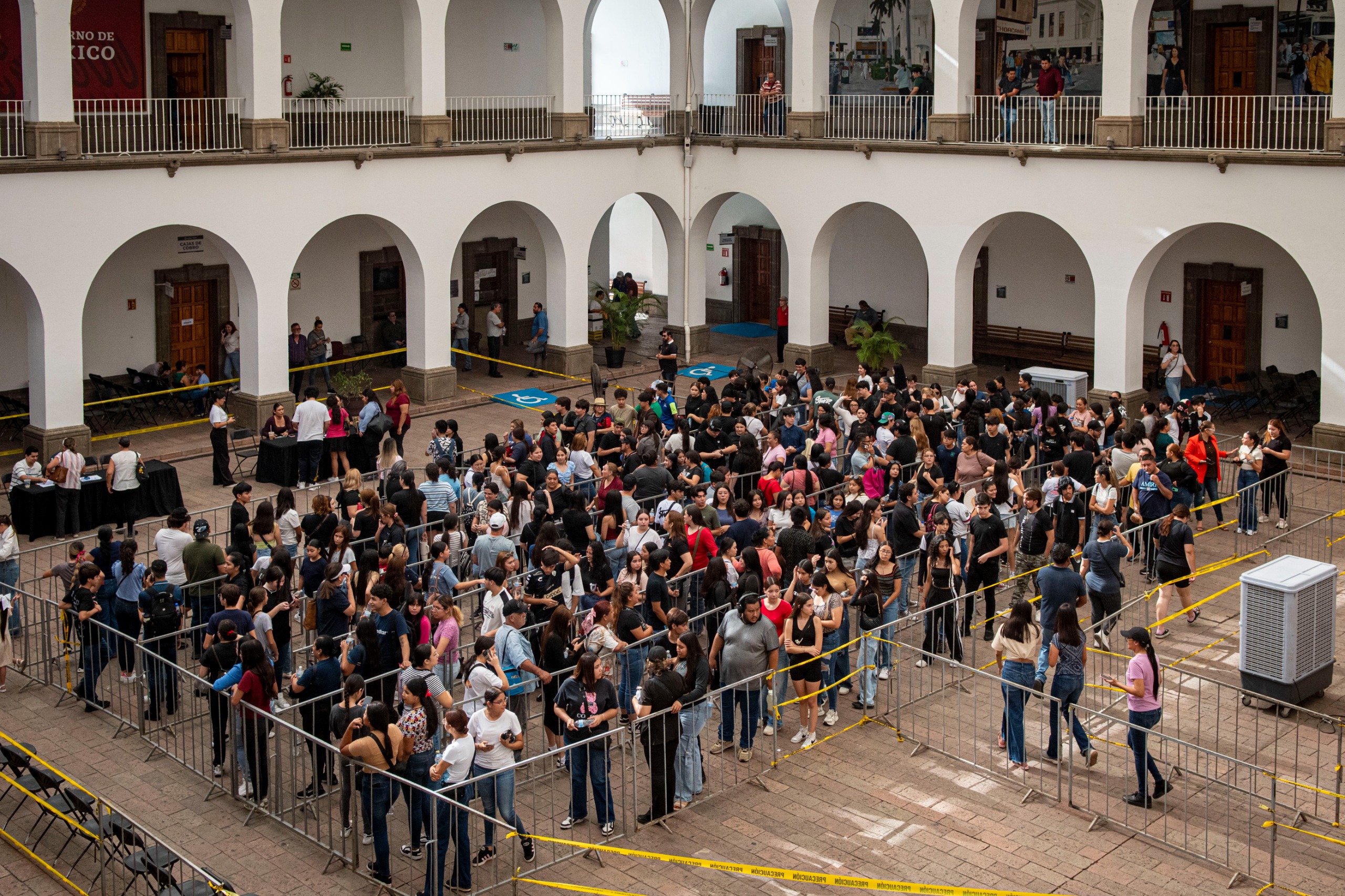 Filas para boletos para el concierto de Kevin AMF