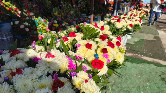 Más de 80 permisos temporales fueron otorgados en panteones de Mazatlán para Día de las Madres