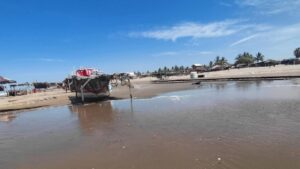 fuerte marea causa estragos en la costa de playa las glorias en guasave lugar