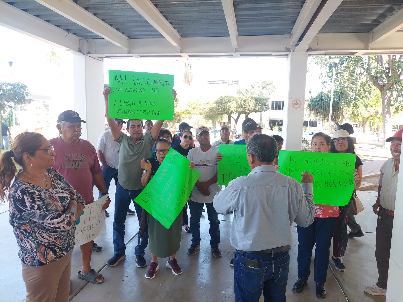 Integrantes de Fuerzas Unidas de Sinaloa se manifiestan en Salvador Alvarado