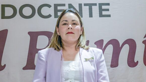 Gobernadora Yeraldine Bonilla reconoce con la medalla “Maestro Rafael Ramírez” a 579 docentes por 30 años de servicio