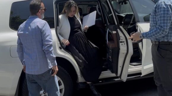 Llega Yeraldine Bonilla a su primer encuentro con Sheinbaum; se reúnen en Palacio Nacional