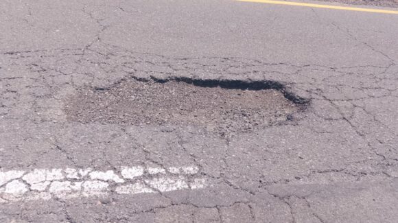 ¡Son un peligro! Reconocen autoridades sobre baches en la México 15; Guasave alista nueva gestión