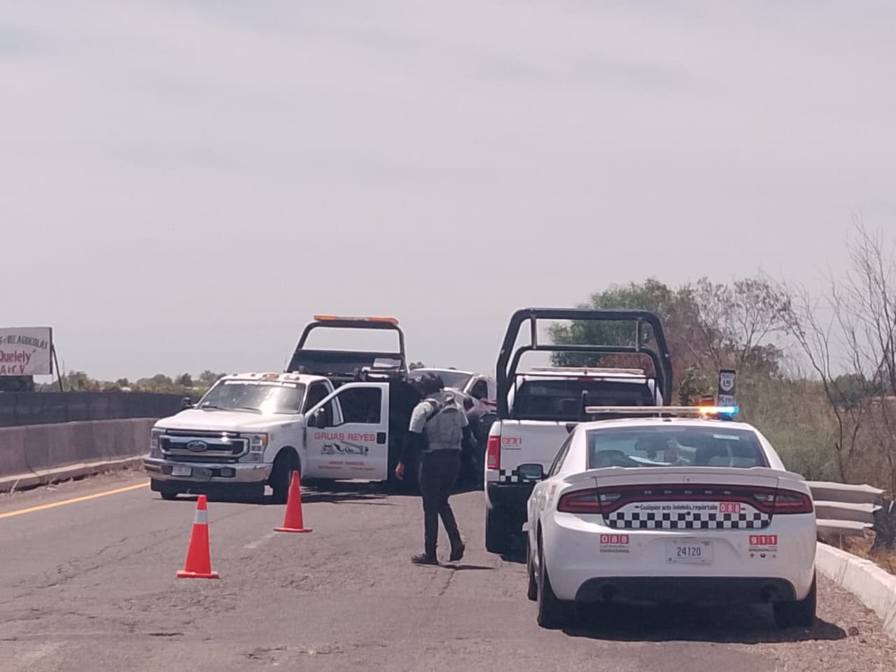 Volcadura de vagoneta sobre la carretera México 15, en Guasave