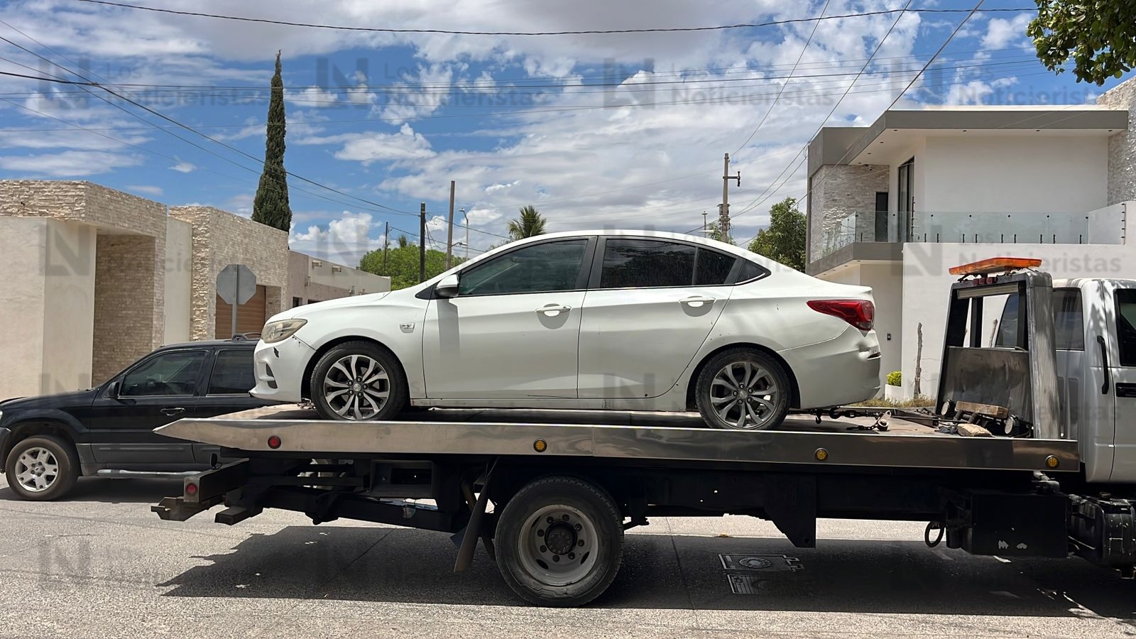 Vehículo asegurado en careo a domicilio en Guasave