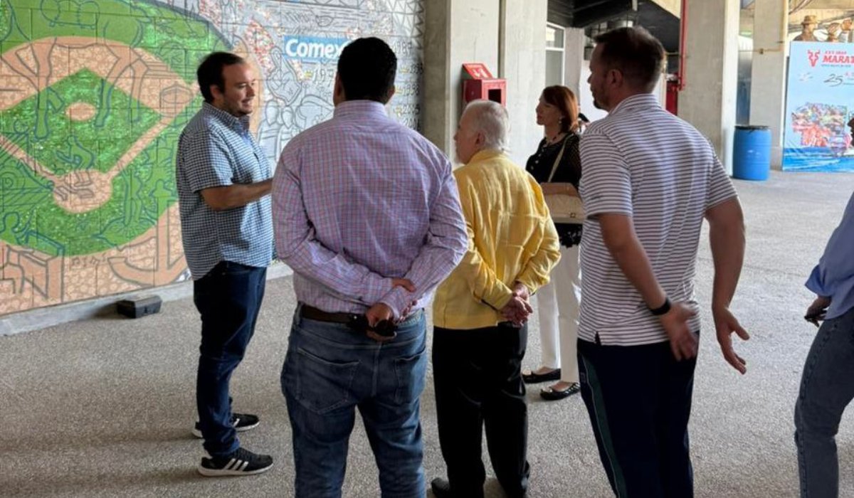 Gustavo Mario de la Garza visita el Estadio Teodoro Mariscal en Mazatlán