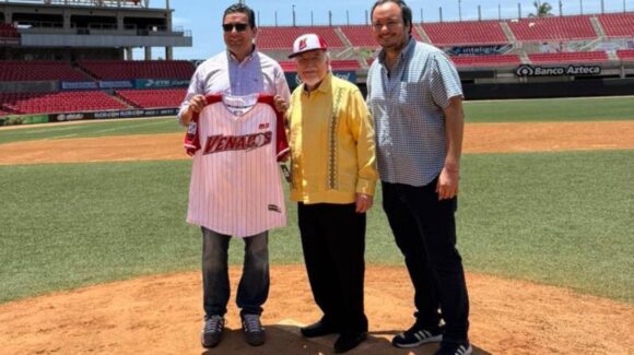 El pionero de los beepers llega a Mazatlán, Sinaloa: Venados y Canacintra reciben a don Gustavo Mario de la Garza