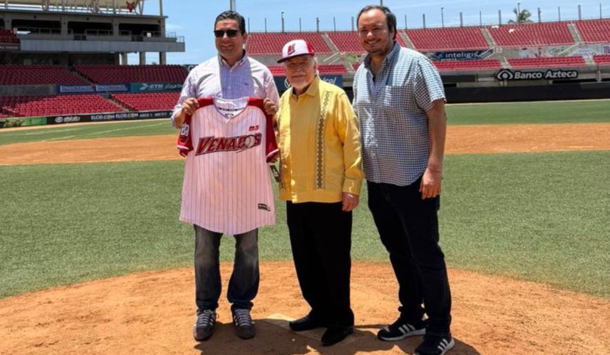 Gustavo Mario de la Garza visita el Estadio Teodoro Mariscal en Mazatlán