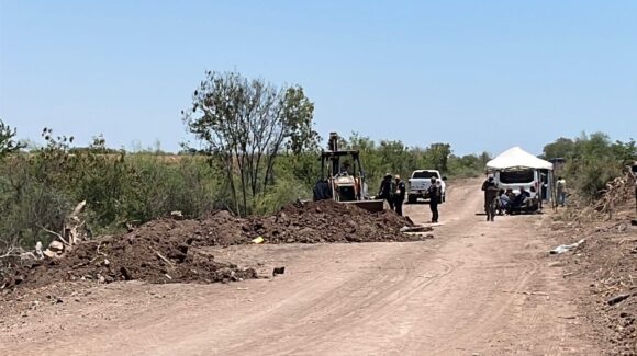 Rastreadoras de Guasave, Sinaloa, localizan este miércoles restos humanos en el dren Burrión