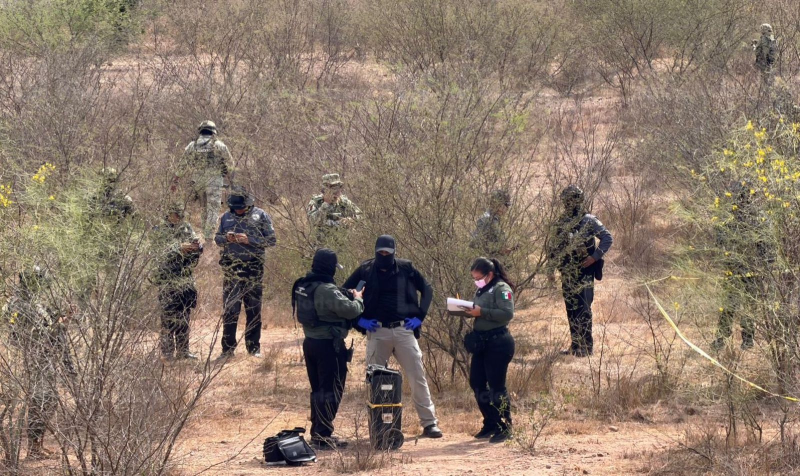 Localizan cadáver en descomposición en un predio del campo El Diez