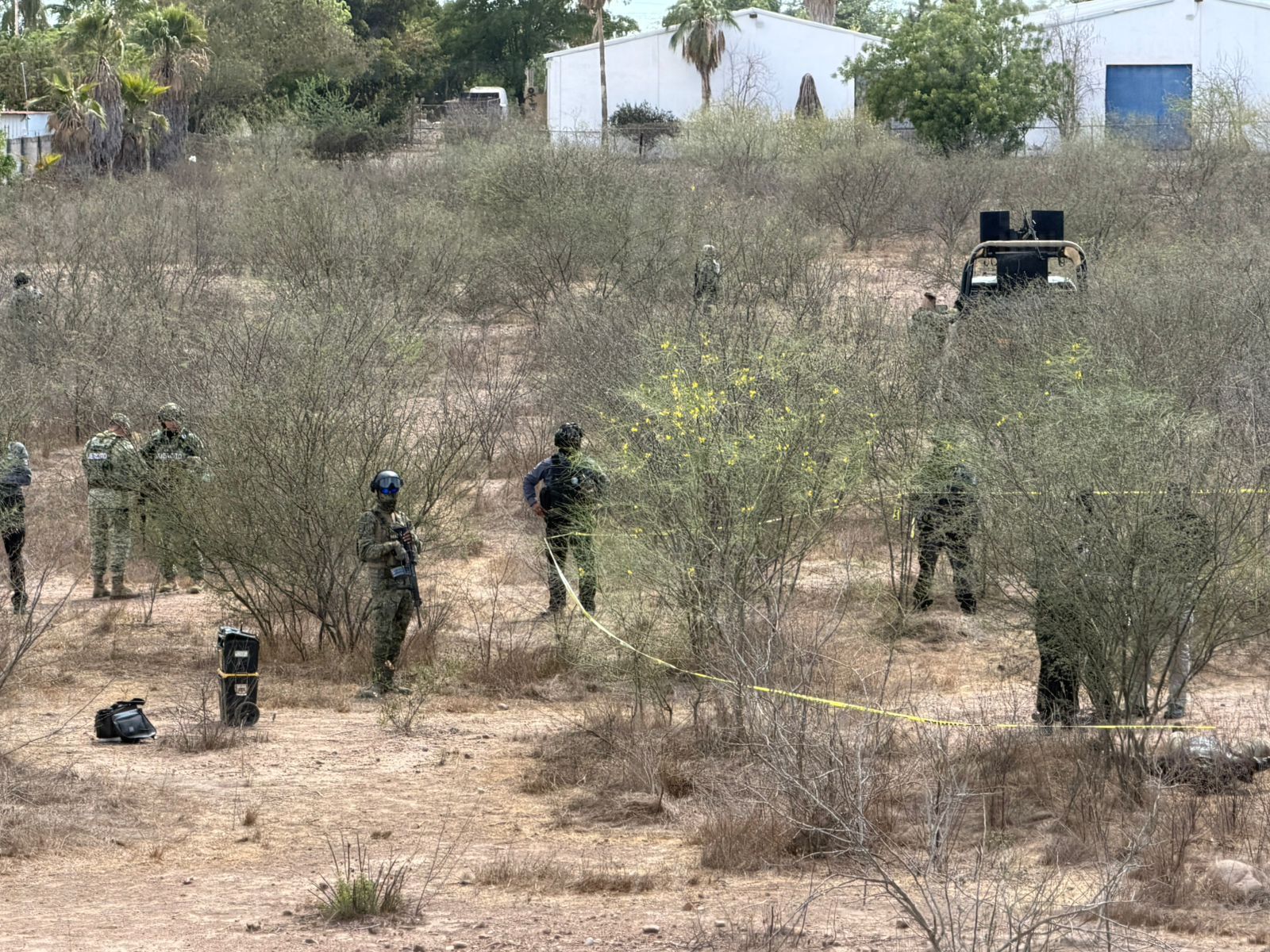 Localizan cadáver en descomposición en un predio del campo El Diez