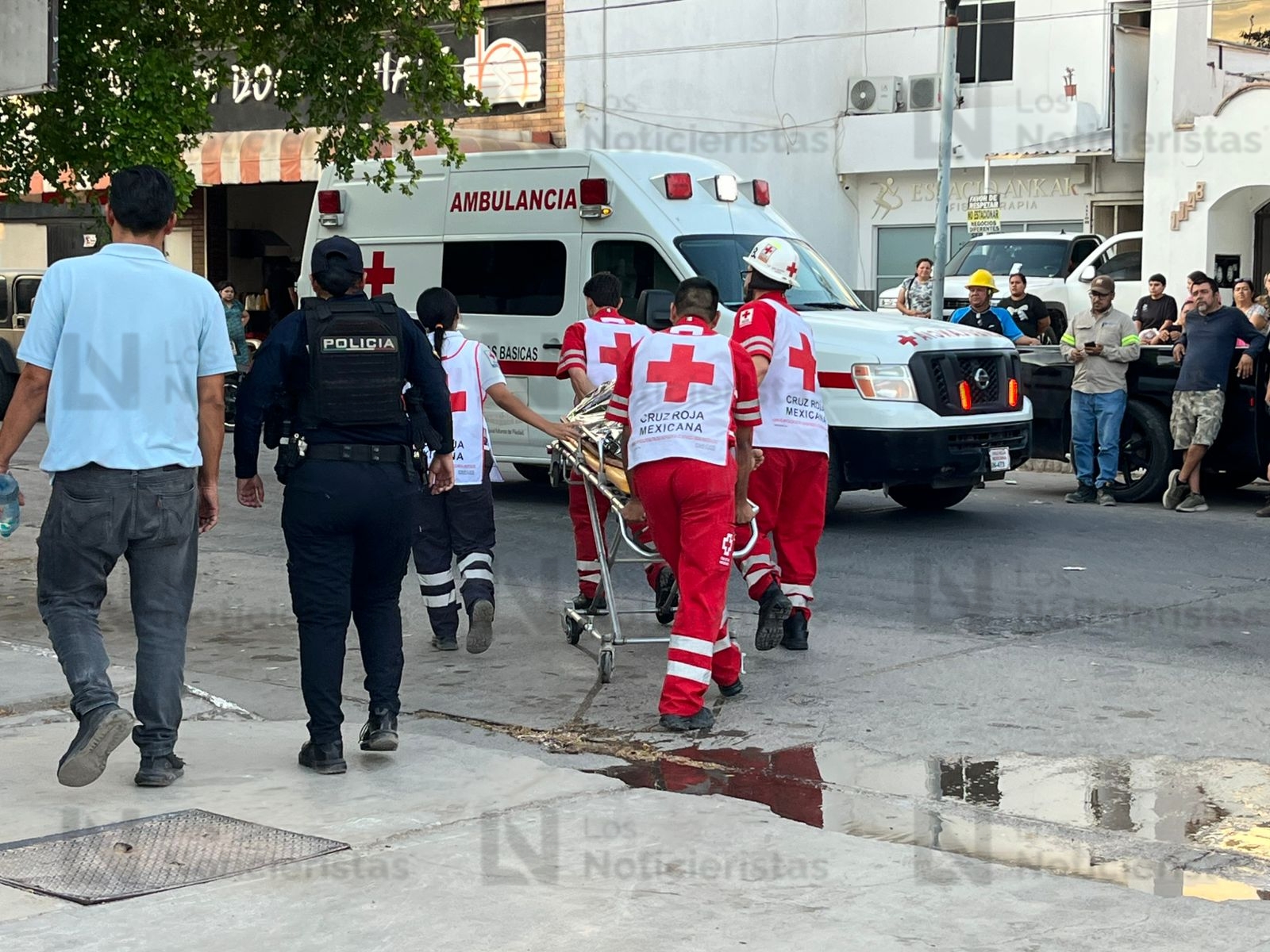 Trabajador sufre descarga eléctrica y termina con quemaduras en Guasave