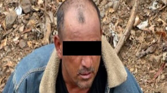 Detienen a hombre armado en Concordia, Sinaloa; le aseguran rifles, cientos de cartuchos y equipo táctico