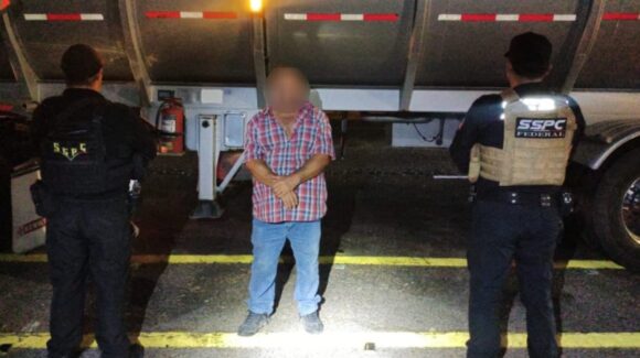 ¡Con más de 173 mil litros! Detienen en Culiacán a un hombre que transportaba combustible sin acreditar su procedencia legal