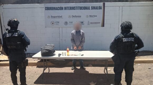 ¡Intentó huir! Detienen a sujeto tras presuntamente robar una farmacia en Culiacán, Sinaloa