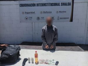 Hombre detenido tras robar farmacia en Culiacán, Sin.