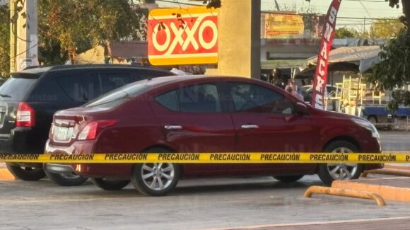 Ejecutan a balazos a un hombre al interior de un automóvil en el sector Capistrano, al sur de Culiacán, Sinaloa