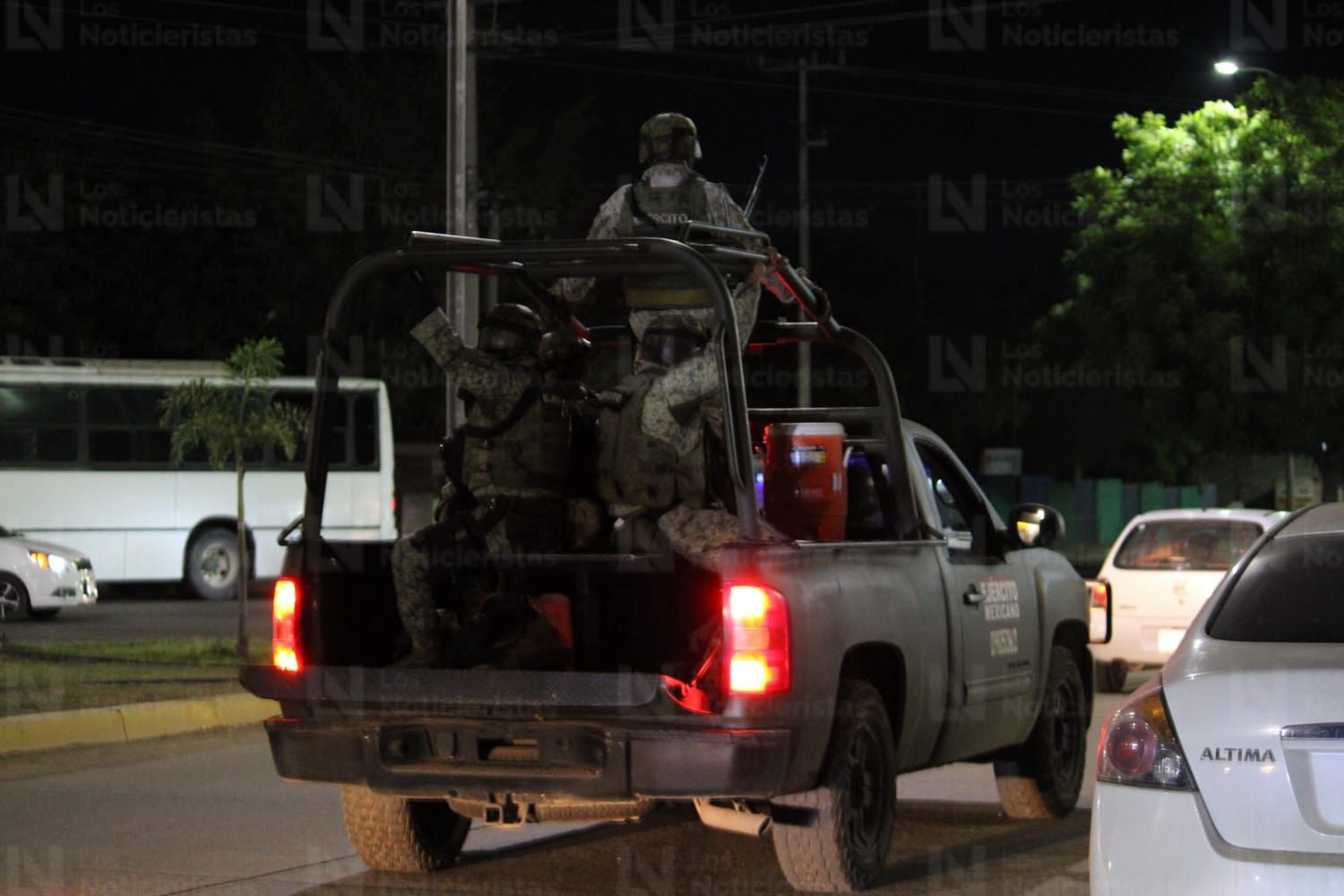 Hombre a atacado a balazos en Mazatlán, Sinaloa, llega a tienda conveniencia
