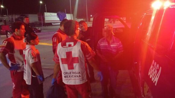 Motociclista resulta lesionado tras chocar contra un caballo en la carretera 300 en Benito Juárez, Guasave, Sinaloa