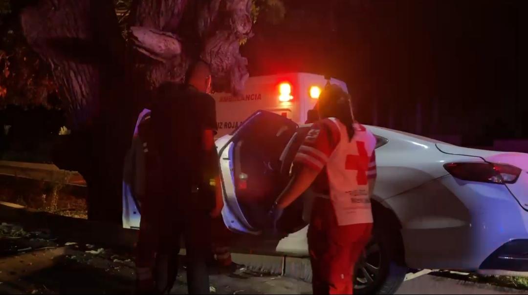 Pierde la vida hombre que se impactó contra un árbol en los Álamos Country de Los Mochis