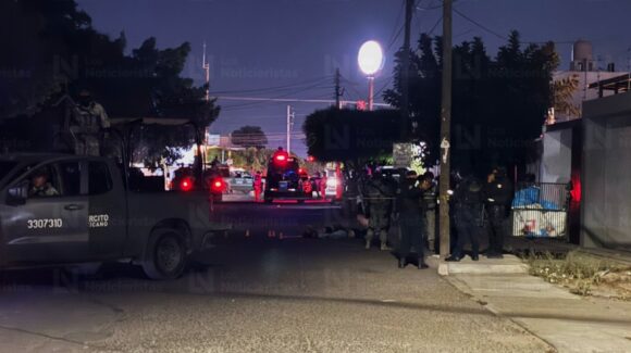 Ejecutan a balazos a dos hombres y dejan un mensaje en cartulina en la Díaz Ordaz de Culiacán, Sinaloa