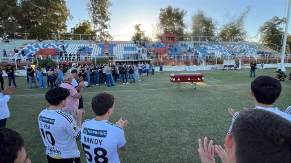 Entre aplausos y lágrimas, despiden a José Carlos “El Choche”, histórico goleador del futbol de Guasave, Sinaloa