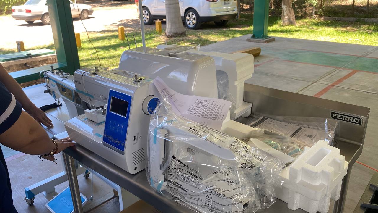 Icatsin Guasave recibe equipamiento de parte de empresario local