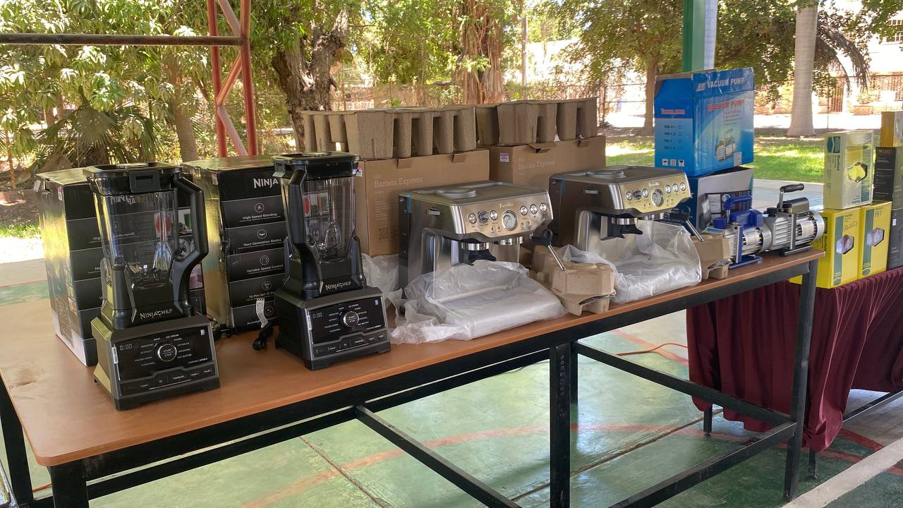 Icatsin Guasave recibe equipamiento de parte de empresario local