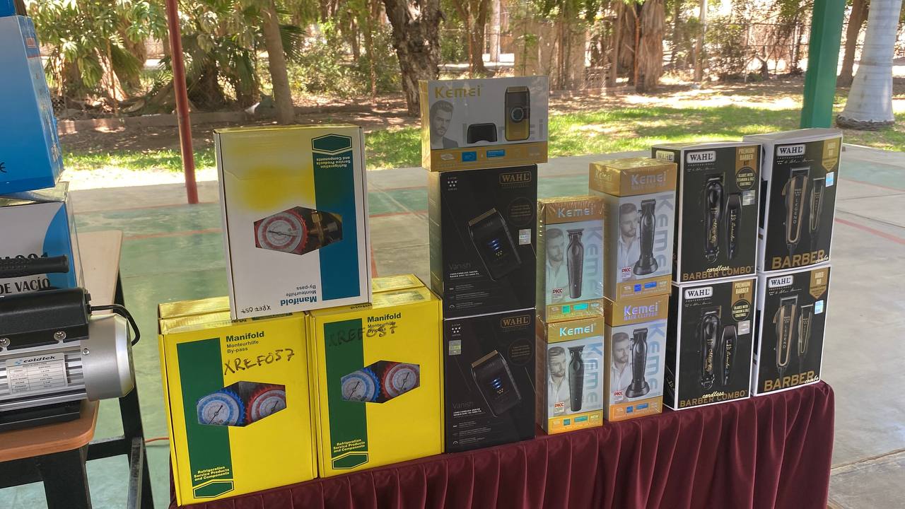 Icatsin Guasave recibe equipamiento de parte de empresario local