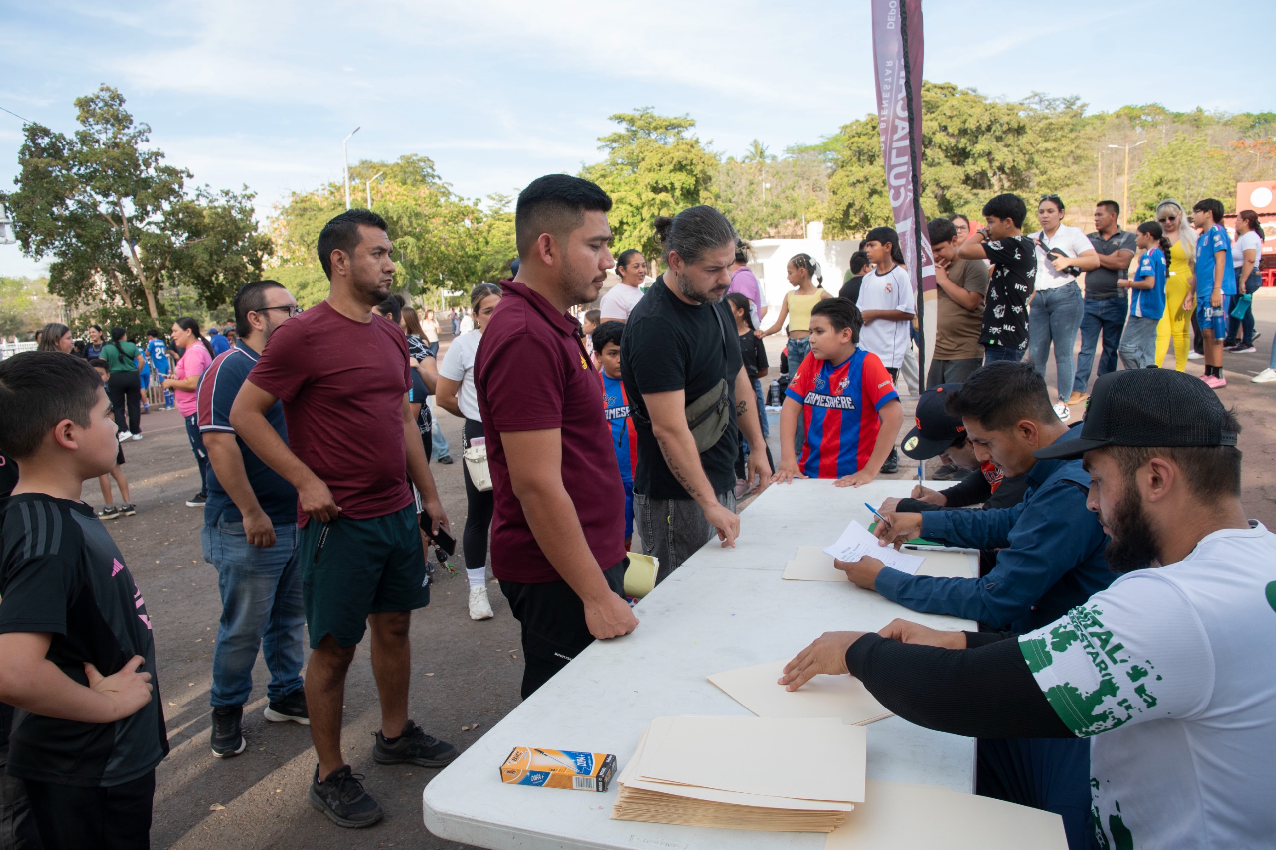 IMDEC entrega uniformes para equipos del Mundialito Culiacán 2026