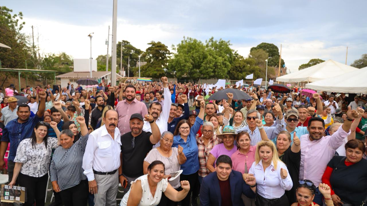Imelda Castro sostiene asamblea informativa en Juntas de Humaya, Culiacán