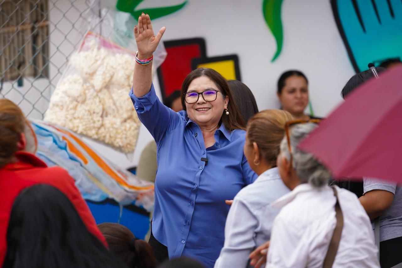 Imelda Castro sostiene asamblea informativa en Juntas de Humaya, Culiacán