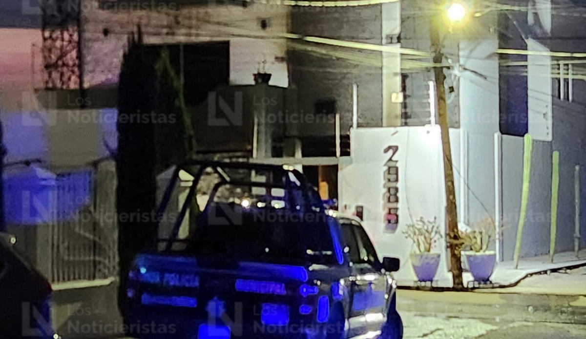 Impactan vehículo contra residencia y la incendian en la colonia Emiliano Zapata, en Culiacán